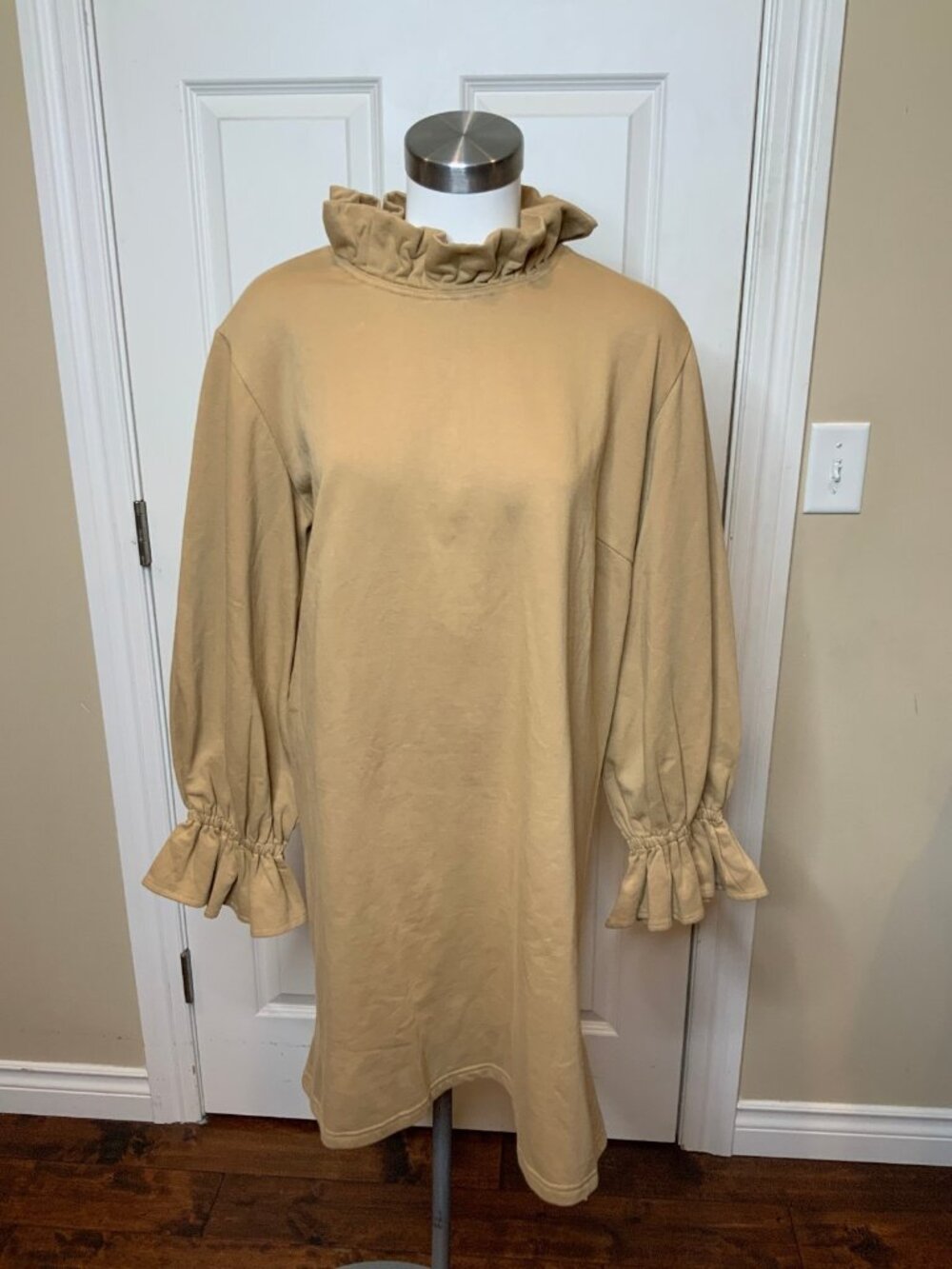 Elizabeth Wilson Tan Ruffle Collar & Long Sleeve Shift Dress, Size L